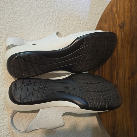 Easy Spirit Womens White Leather Adjustable Sandals Strappy Minimalist Sz.10 - Picture 11 of 11